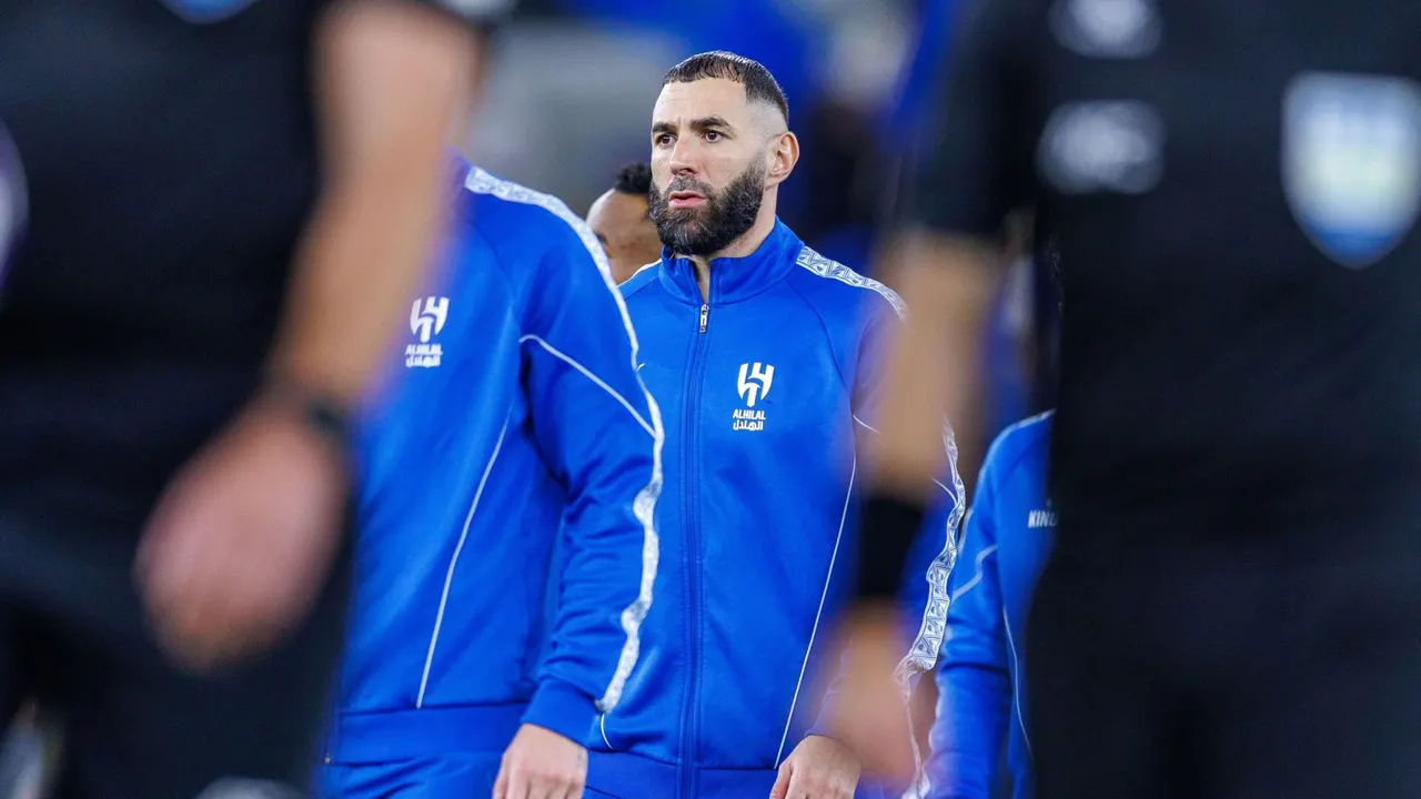 ما القنوات الناقلة لمباراة الهلال وضمك في دوري روشن السعودي 2025-2026؟ وكيف تشاهدها عبر الإنترنت؟